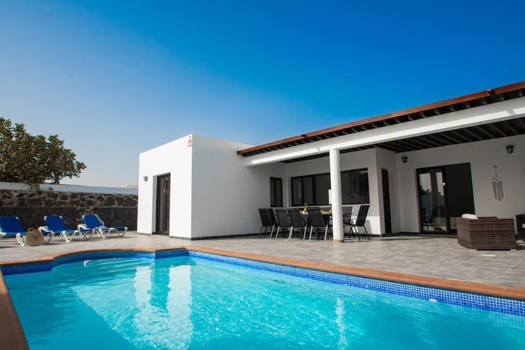 Casa Marlay Spacious, Heated Pool, Bbq & Fast Wi-Fi Only 15 Minutes Walk To Town Playa Blanca  Exterior photo