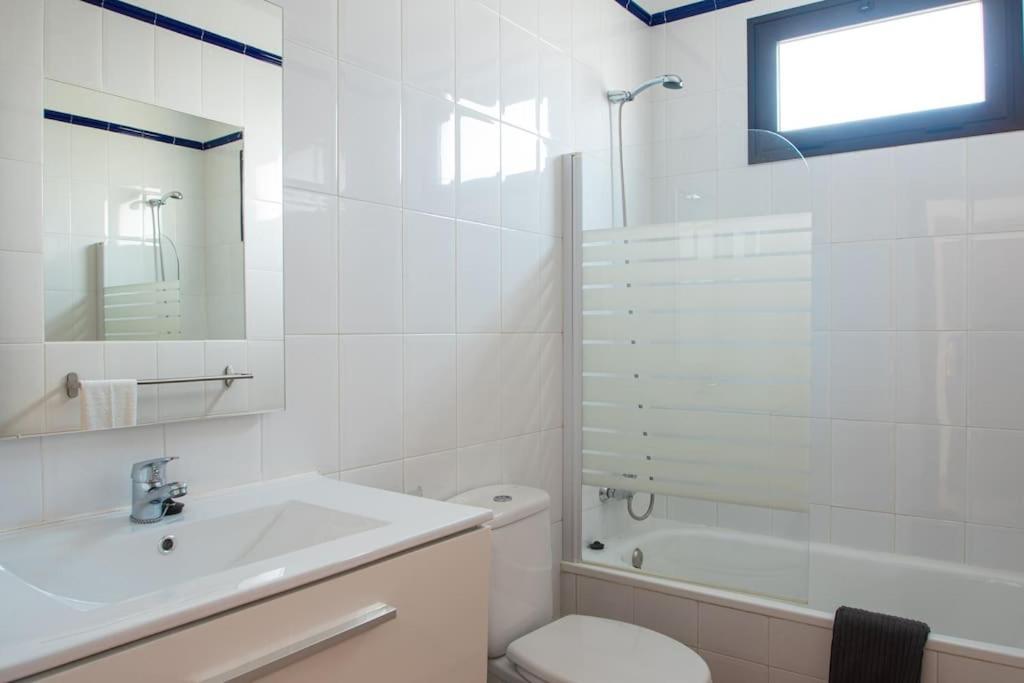 Casa Marlay Spacious, Heated Pool, Bbq & Fast Wi-Fi Only 15 Minutes Walk To Town Playa Blanca  Exterior photo